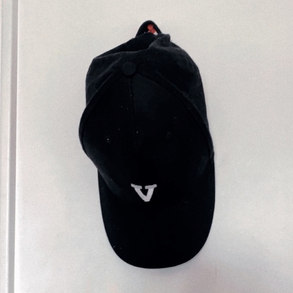 New hat - Picture 1 of 3